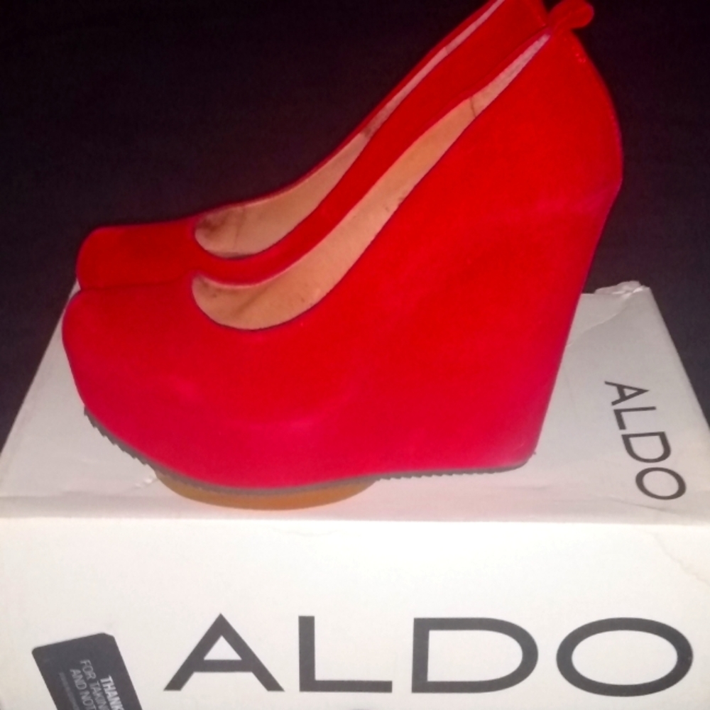 Aldo wedge heels 6.5red faux suede